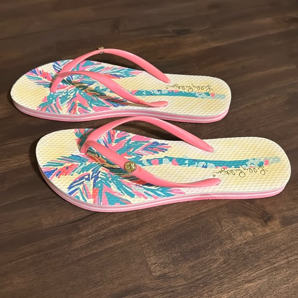 Lilly Pulitzer Shoes - Lilly pulitzer flip flops 7/8